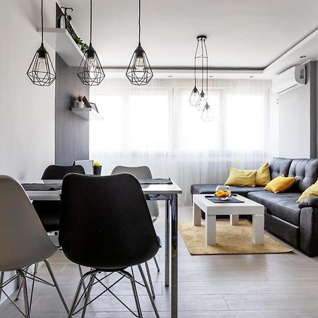 Park Apartment โนวีซาด ภายนอก รูปภาพ