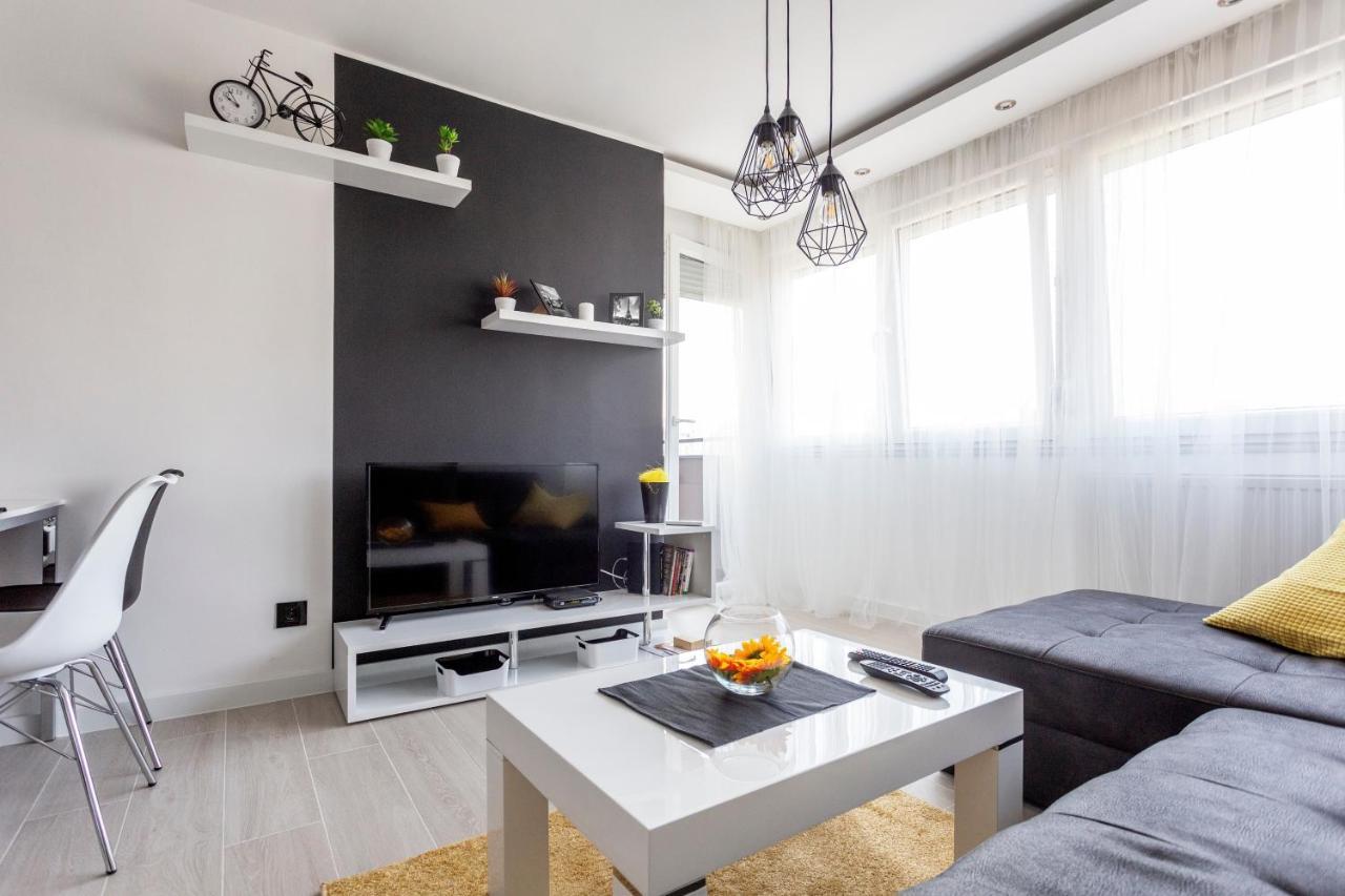 Park Apartment โนวีซาด ภายนอก รูปภาพ